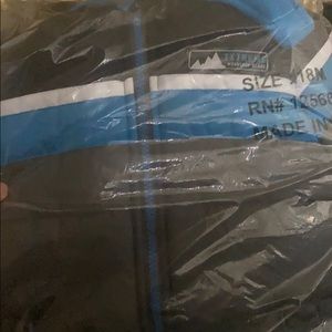 Brand new. Snow suit